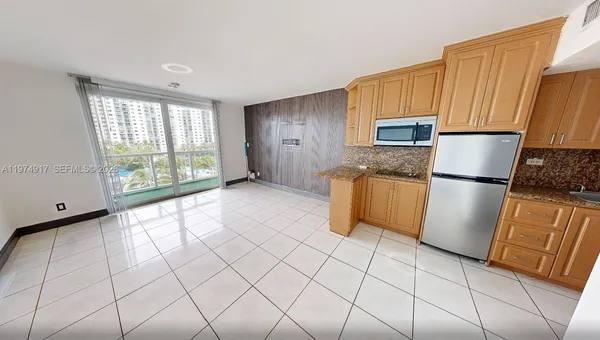 $1,950 | 19201 Collins Avenue, Unit 432, Sunny Isles Beach, FL 33160