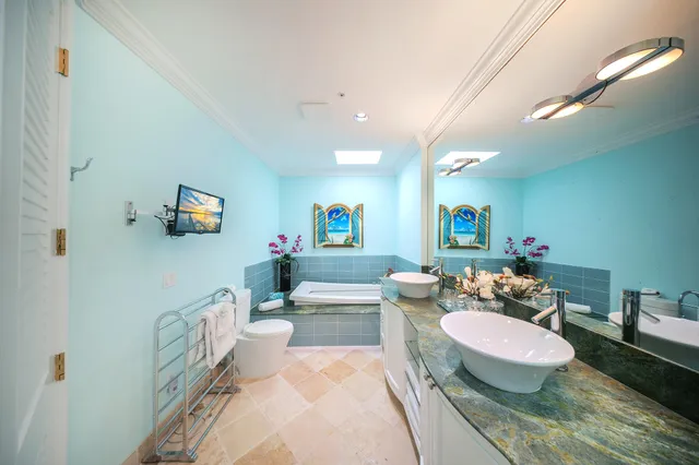 $7,950,000 | 16 Sunset Key Drive, Key West, FL 33040