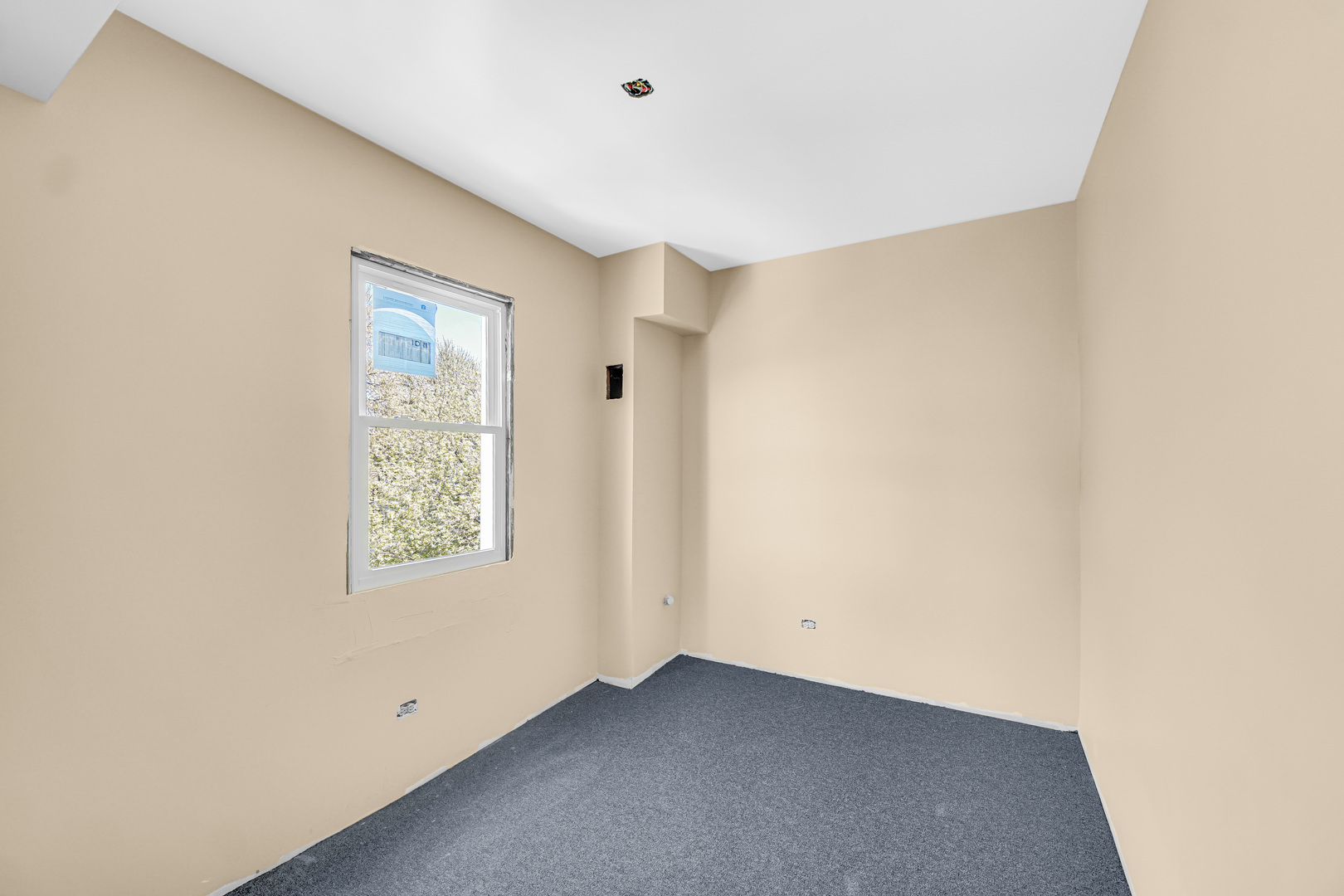 911 West Marquette Road Chicago, IL 60621 - Photo 6 of 13 a view of an empty room with a window