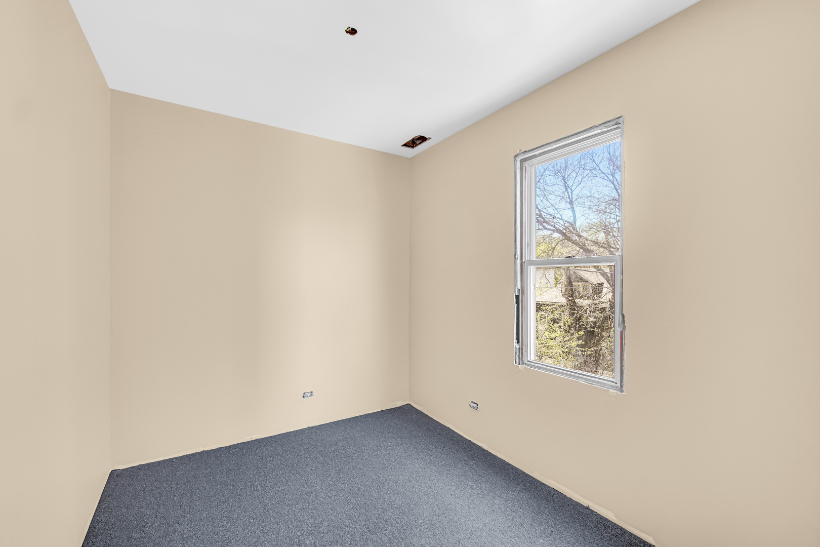 911 West Marquette Road Chicago, IL 60621 - Photo 7 of 13 an empty room with windows