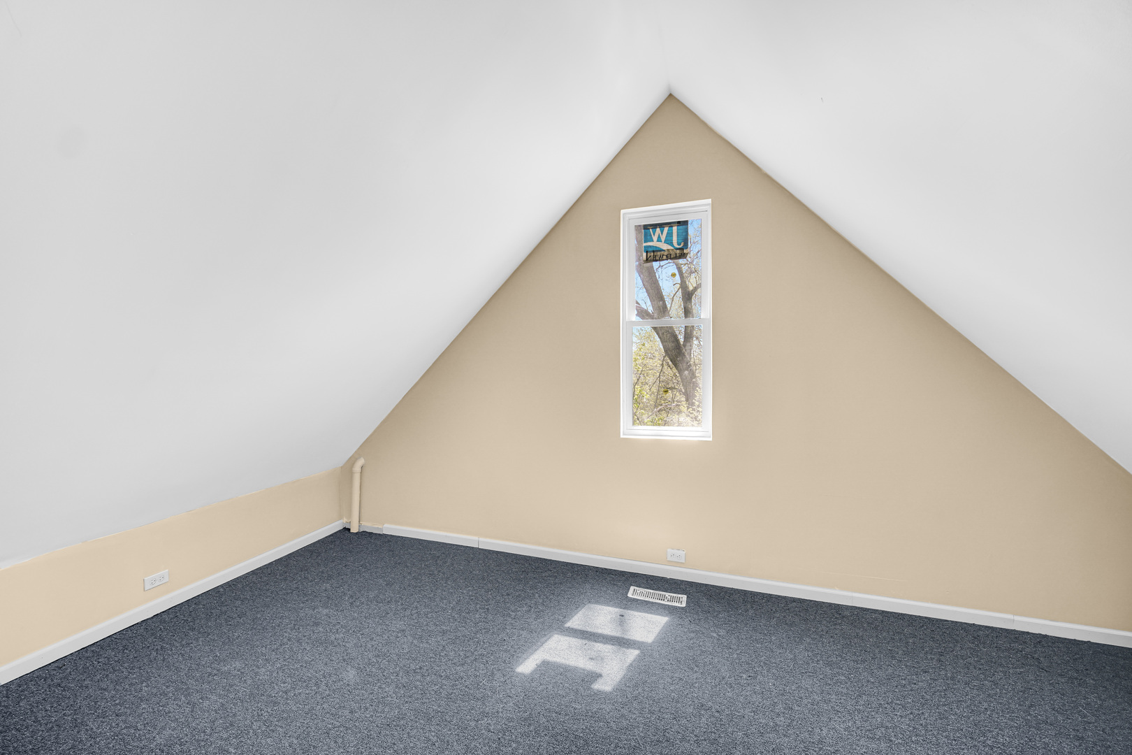 911 West Marquette Road Chicago, IL 60621 - Photo 9 of 13 an empty room with windows