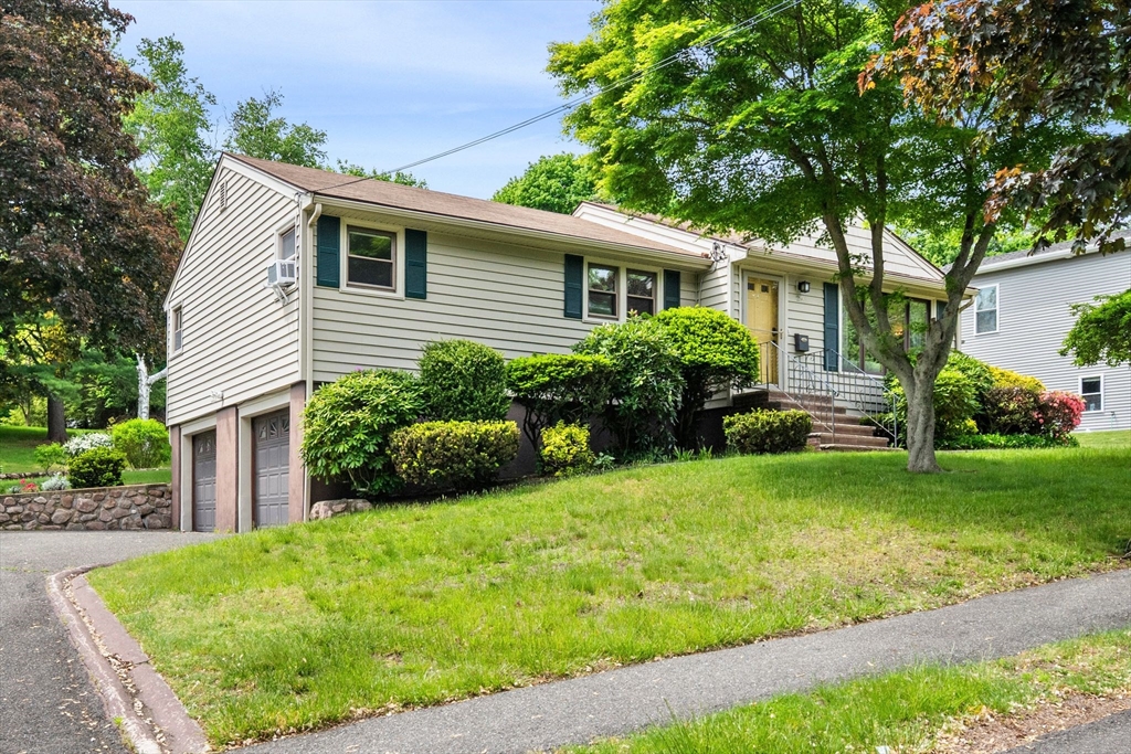 29 Patricia Road Peabody, MA 01960 - Photo 3 of 40