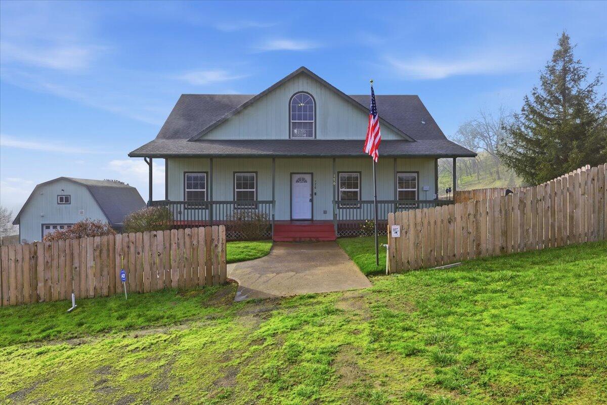 176 Nehalem Loop Roseburg, OR 97471 - Photo 2 of 42 02-CI_0233