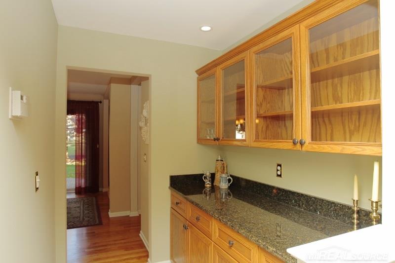 1313 Tulberry Circle Rochester, MI 48306 - Photo 22 of 38