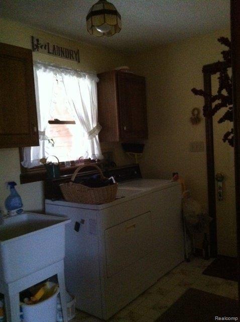 2218 Sexton Road Howell, MI 48843 - Photo 17 of 21 entry level laundry.jpg