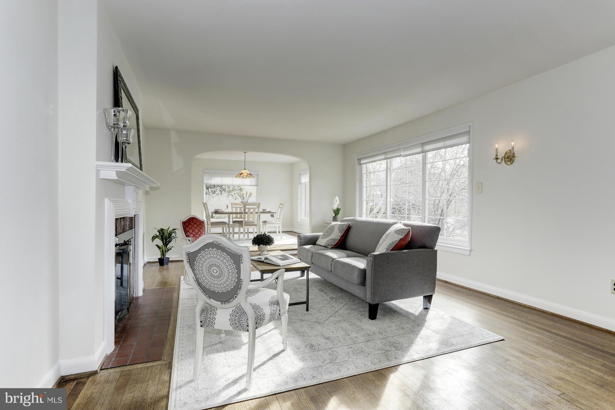 9515 St Andrews Way Silver Spring, MD 20901 - Photo 2 of 30 Living Room