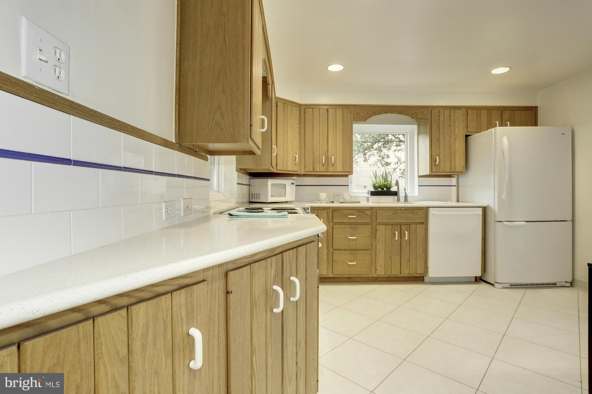 9515 St Andrews Way Silver Spring, MD 20901 - Photo 7 of 30 Kitchen