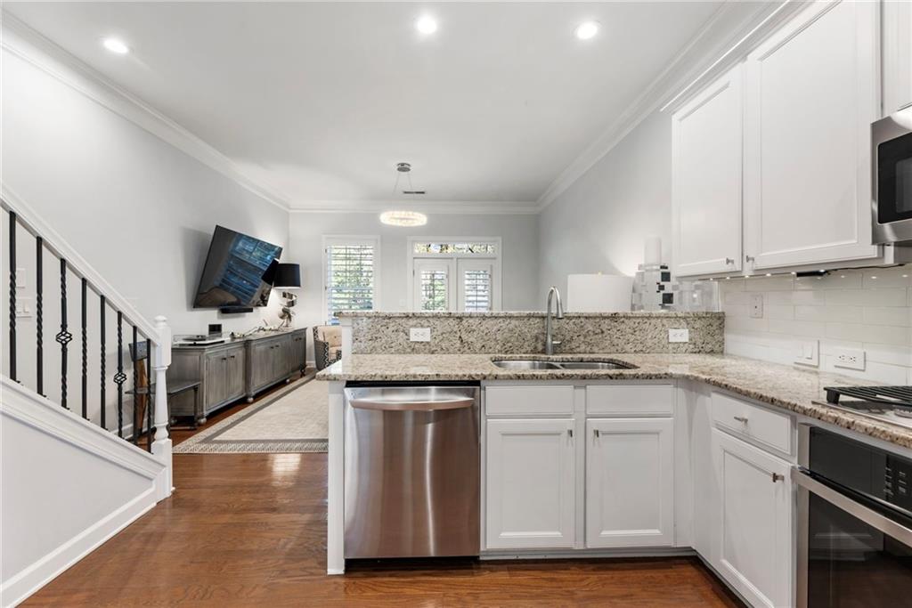 1990 Cobblestone Circle Northeast Atlanta, GA 30319 - Photo 6 of 42