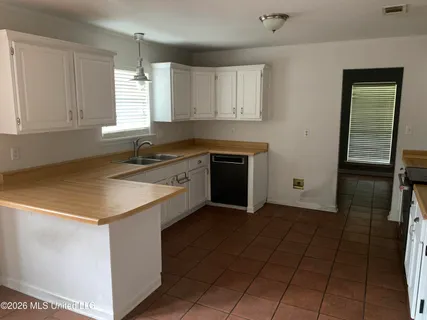 $199,000 | 606 Beyer Drive, Bay St. Louis, MS 39520