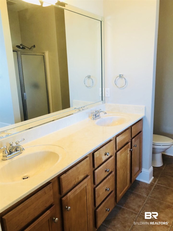 17178 Bankhead Boulevard Fairhope, AL 36532 - Photo 16 of 30 Master Vanity