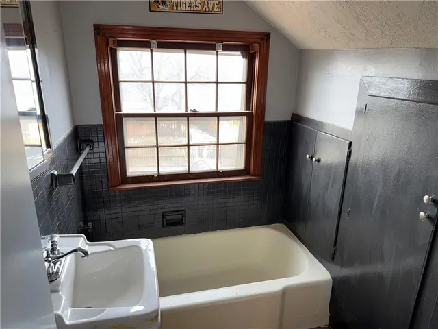 $174,900 | 11524 Hackett Street, Sugar Creek, MO 64054