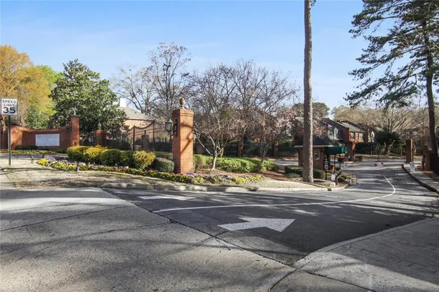 a view of a yard in front of a house