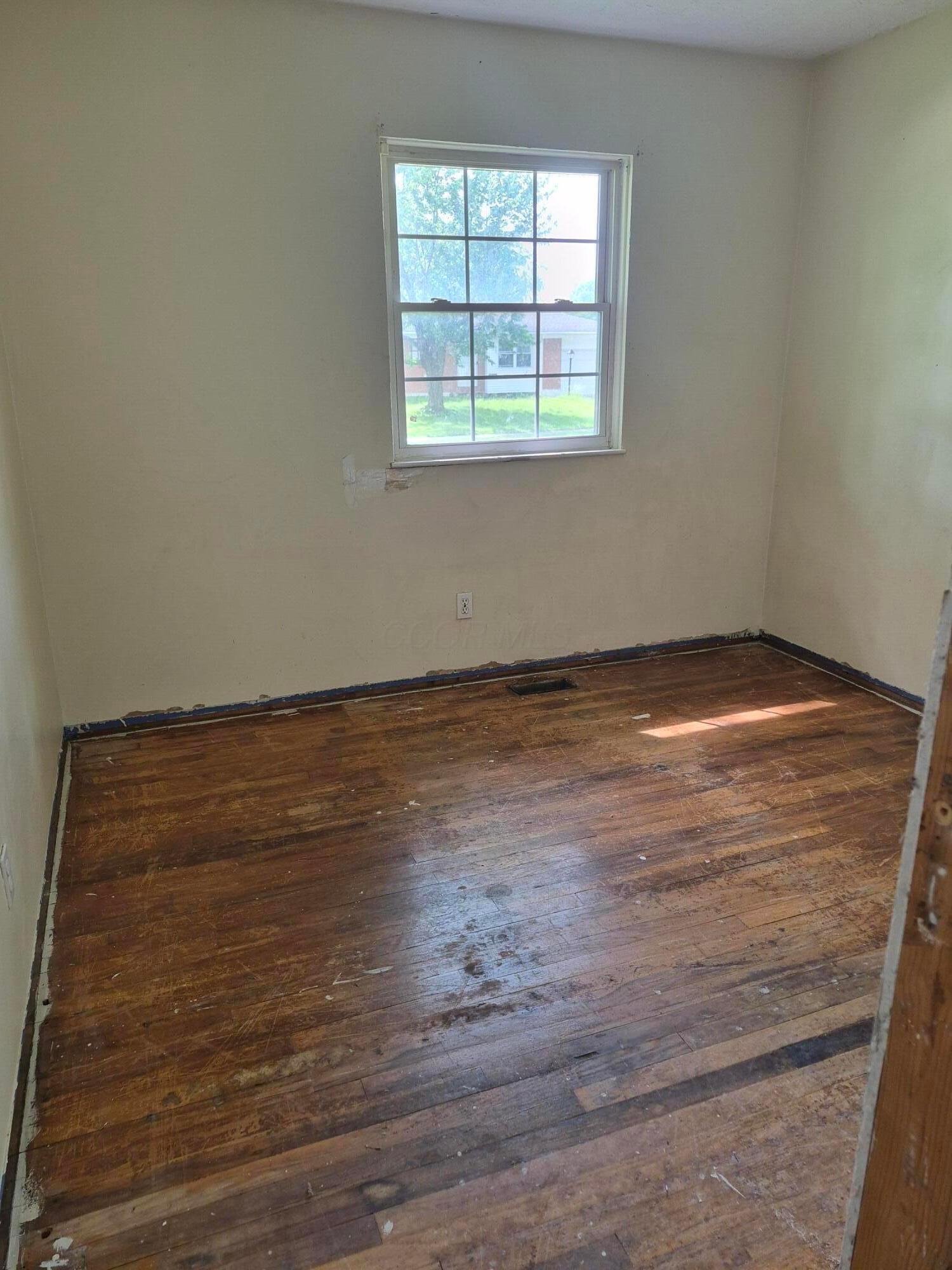 1870 Lonsdale Road Columbus, OH 43232 - Photo 8 of 12 Bedroom two