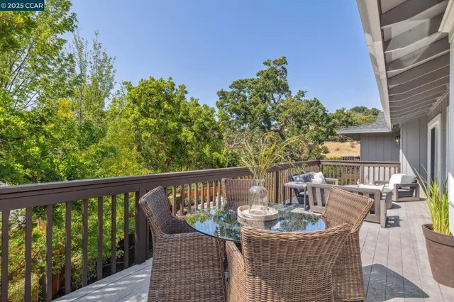 $2,695,000 | 561 Morecroft Road, Lafayette, CA 94549