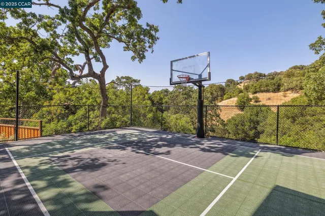 $2,695,000 | 561 Morecroft Road, Lafayette, CA 94549