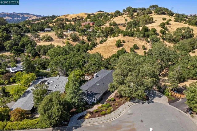 $2,695,000 | 561 Morecroft Road, Lafayette, CA 94549