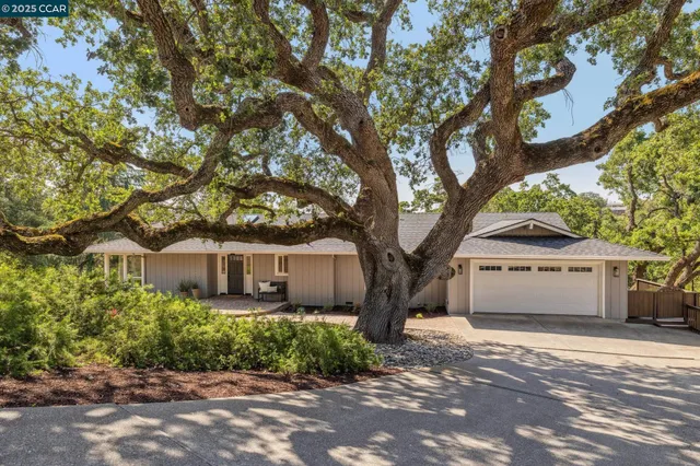 $2,695,000 | 561 Morecroft Road, Lafayette, CA 94549