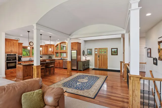 $777,000 | 6040 Oakview Court, Shorewood, MN 55331