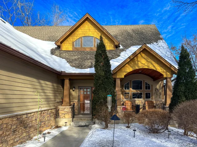 $777,000 | 6040 Oakview Court, Excelsior, MN 55331