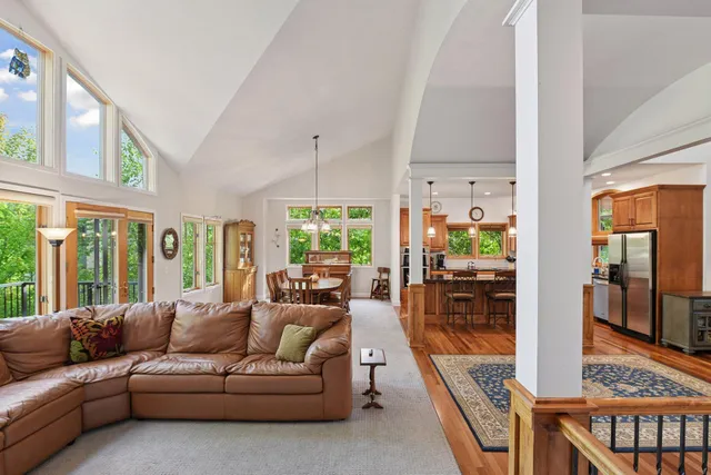 $777,000 | 6040 Oakview Court, Excelsior, MN 55331