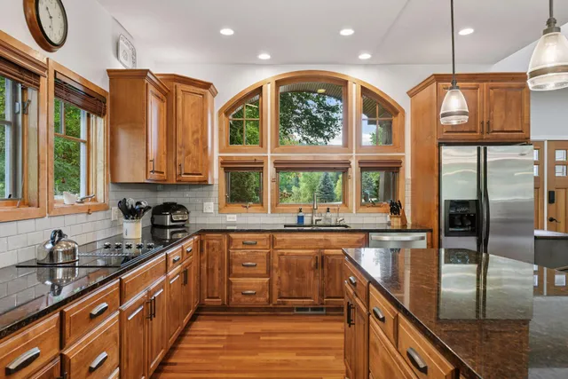 $777,000 | 6040 Oakview Court, Excelsior, MN 55331