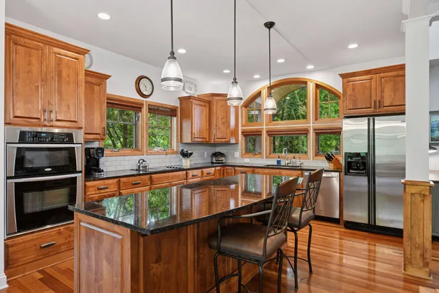 $777,000 | 6040 Oakview Court, Excelsior, MN 55331