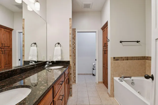 $777,000 | 6040 Oakview Court, Excelsior, MN 55331