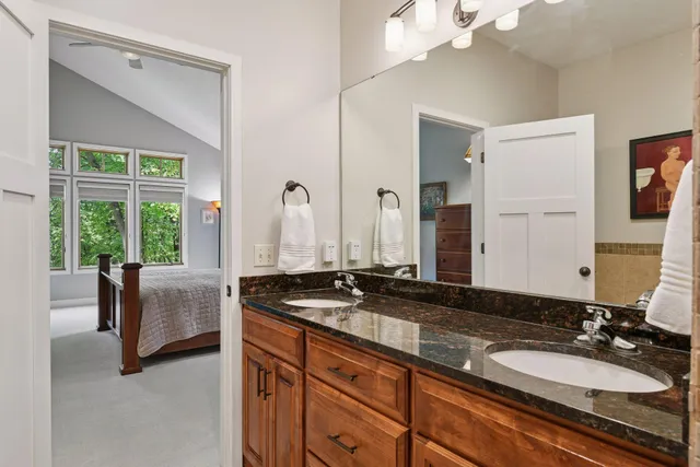 $777,000 | 6040 Oakview Court, Excelsior, MN 55331