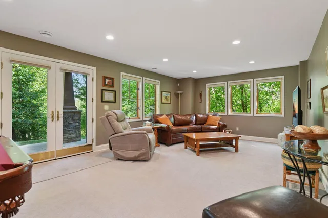 $777,000 | 6040 Oakview Court, Excelsior, MN 55331