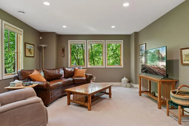 $777,000 | 6040 Oakview Court, Excelsior, MN 55331