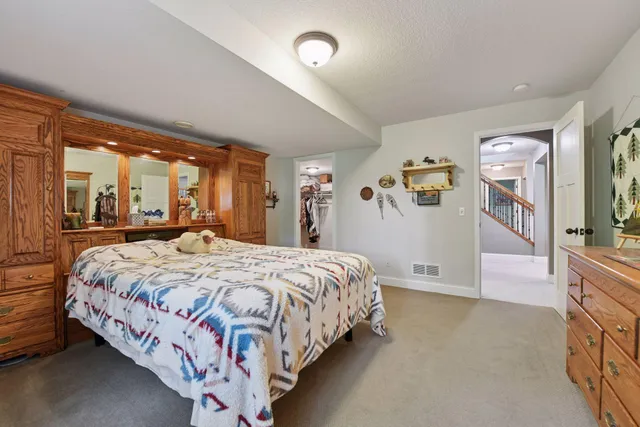 $777,000 | 6040 Oakview Court, Excelsior, MN 55331