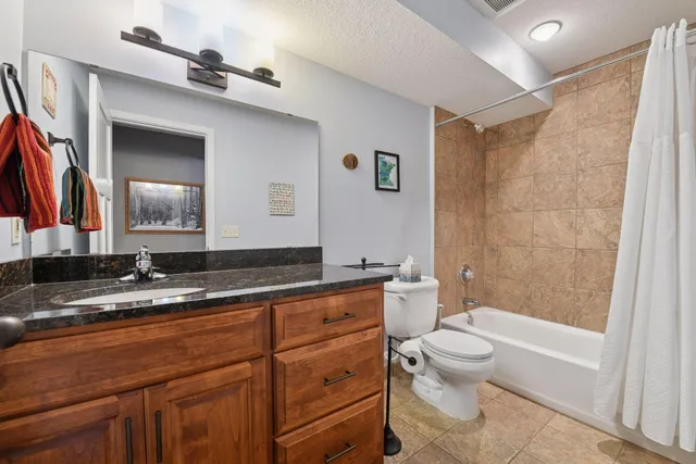 $777,000 | 6040 Oakview Court, Excelsior, MN 55331