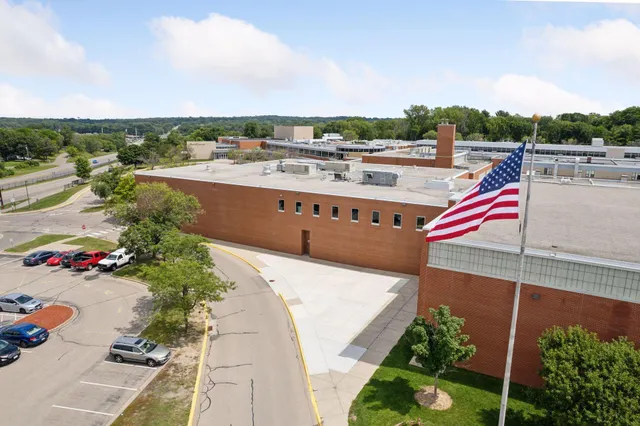 $777,000 | 6040 Oakview Court, Excelsior, MN 55331