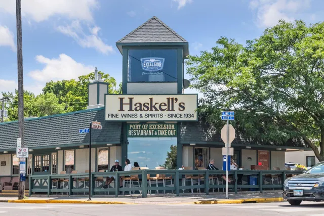 $777,000 | 6040 Oakview Court, Excelsior, MN 55331