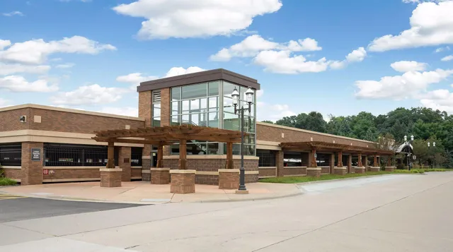 $777,000 | 6040 Oakview Court, Excelsior, MN 55331