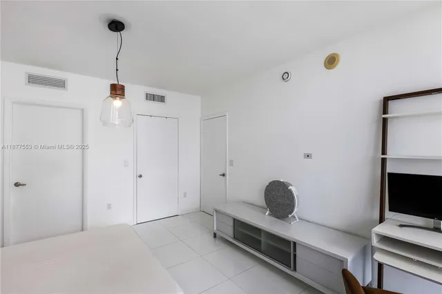 $6,250 | 475 Brickell Avenue, Unit 4015, Miami, FL 33131