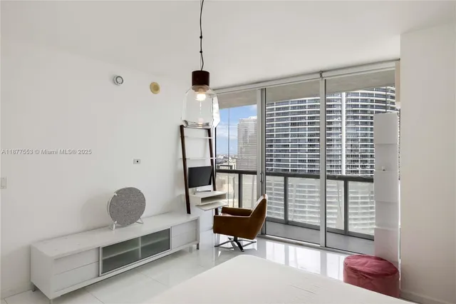 $6,250 | 475 Brickell Avenue, Unit 4015, Miami, FL 33131