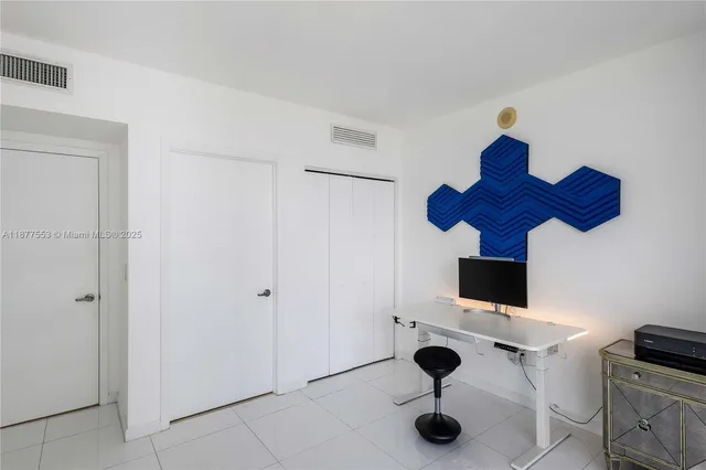 $6,250 | 475 Brickell Avenue, Unit 4015, Miami, FL 33131