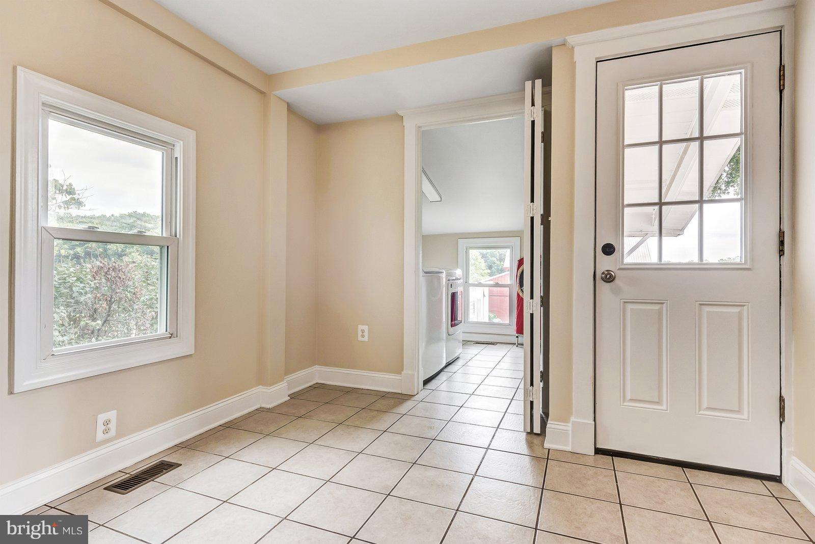 21521 Peach Tree Road Dickerson, MD 20842 - Photo 11 of 30 Generous mud room