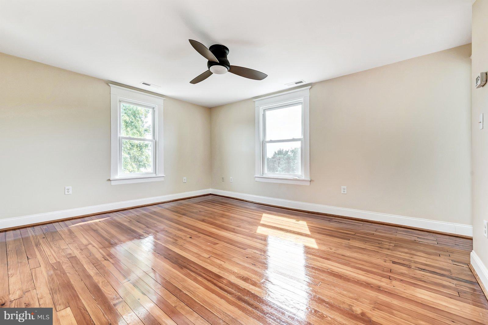21521 Peach Tree Road Dickerson, MD 20842 - Photo 15 of 30 Large master bedroom
