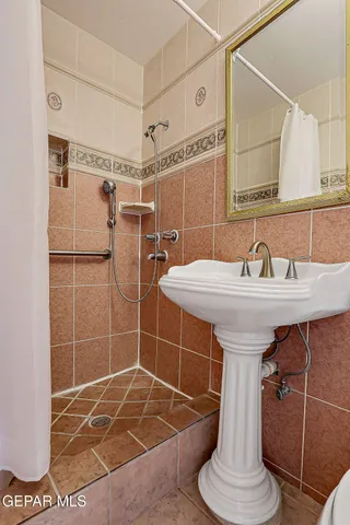 a view of a house with porch