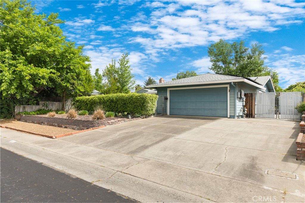 17 Tioga Way Chico, CA 95928 - Photo 5 of 36