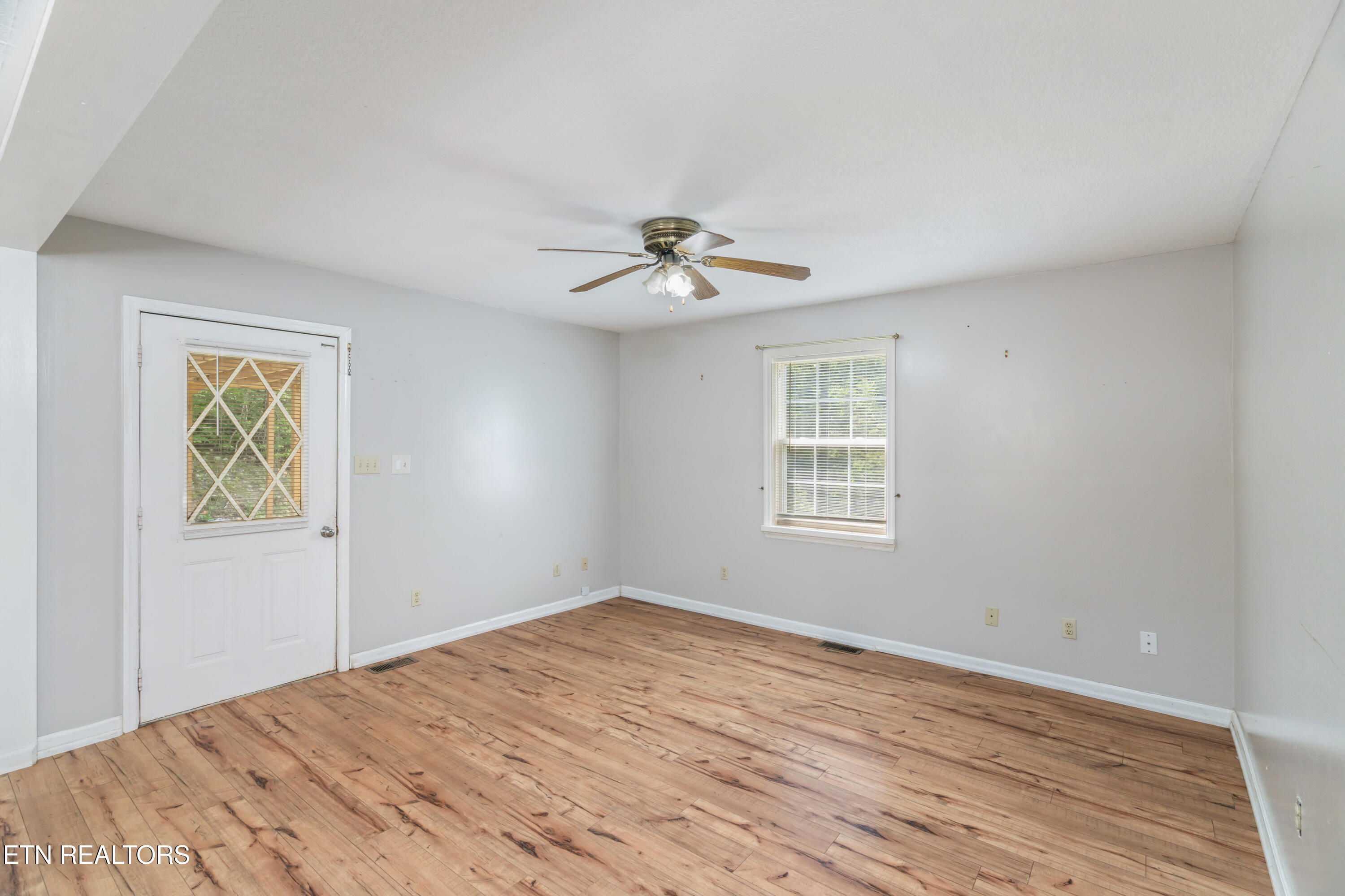 319 De Armond Road Kingston, TN 37763 - Photo 36 of 40 319 De Armond Rd-17