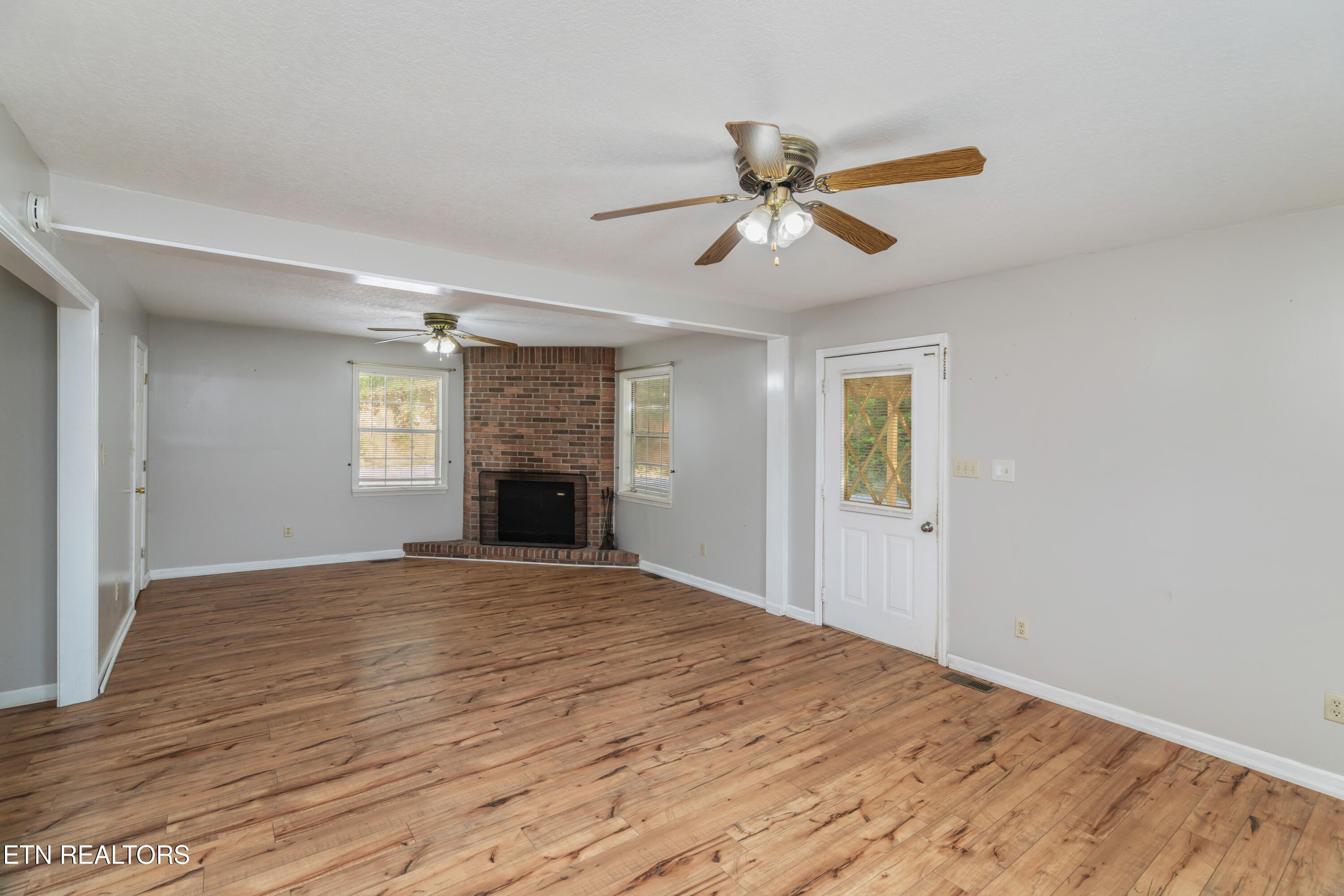 319 De Armond Road Kingston, TN 37763 - Photo 4 of 40 319 De Armond Rd-18