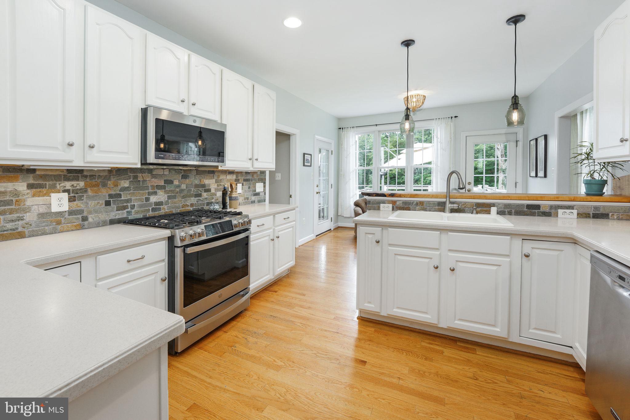 7163 Pine Ridge Road Marshall, VA 20115 - Photo 22 of 66 Kitchen Opens to Breakfast Room/Screened Porch