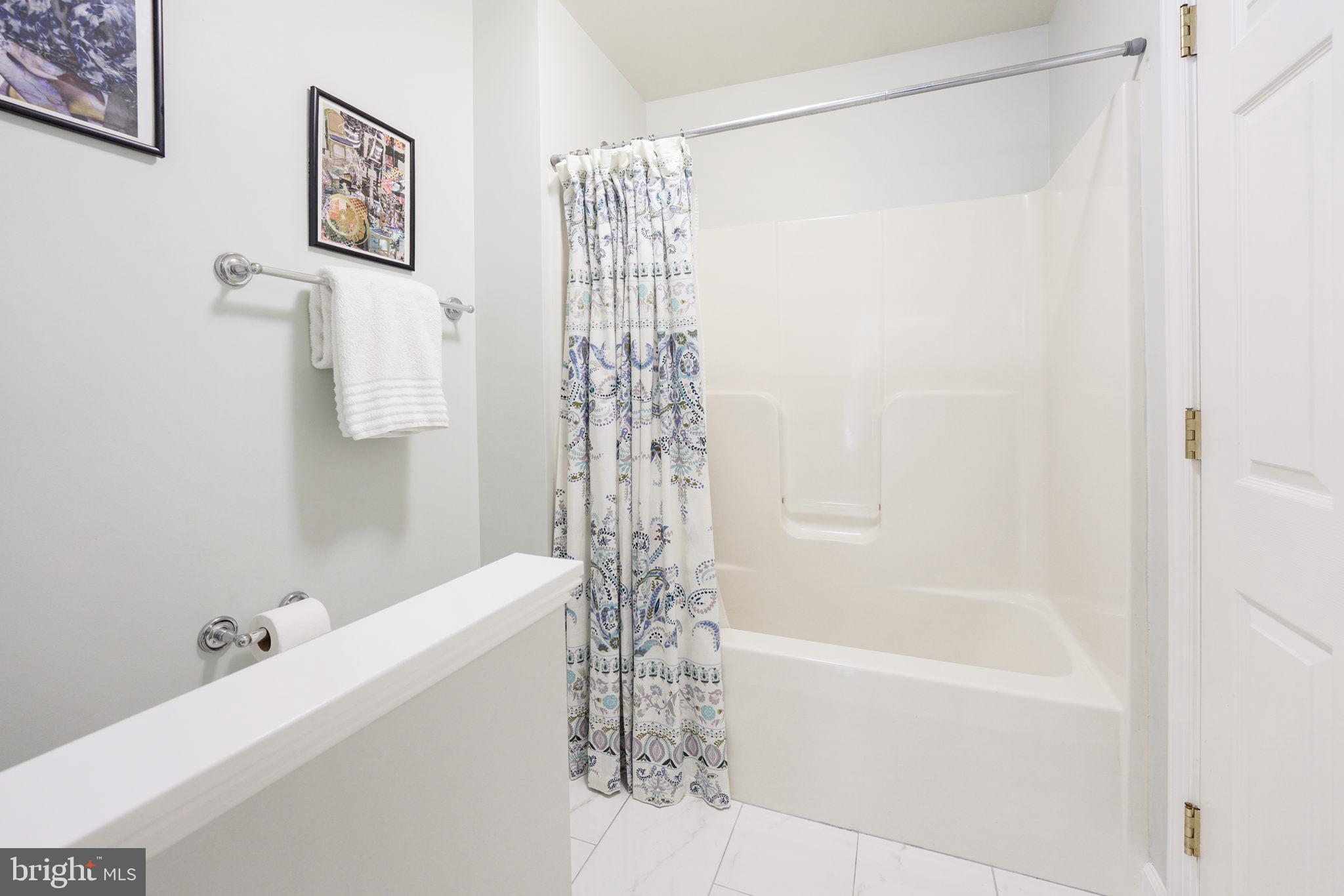 7163 Pine Ridge Road Marshall, VA 20115 - Photo 50 of 66 Upper Level 2nd Full Bath with Tub/Shower