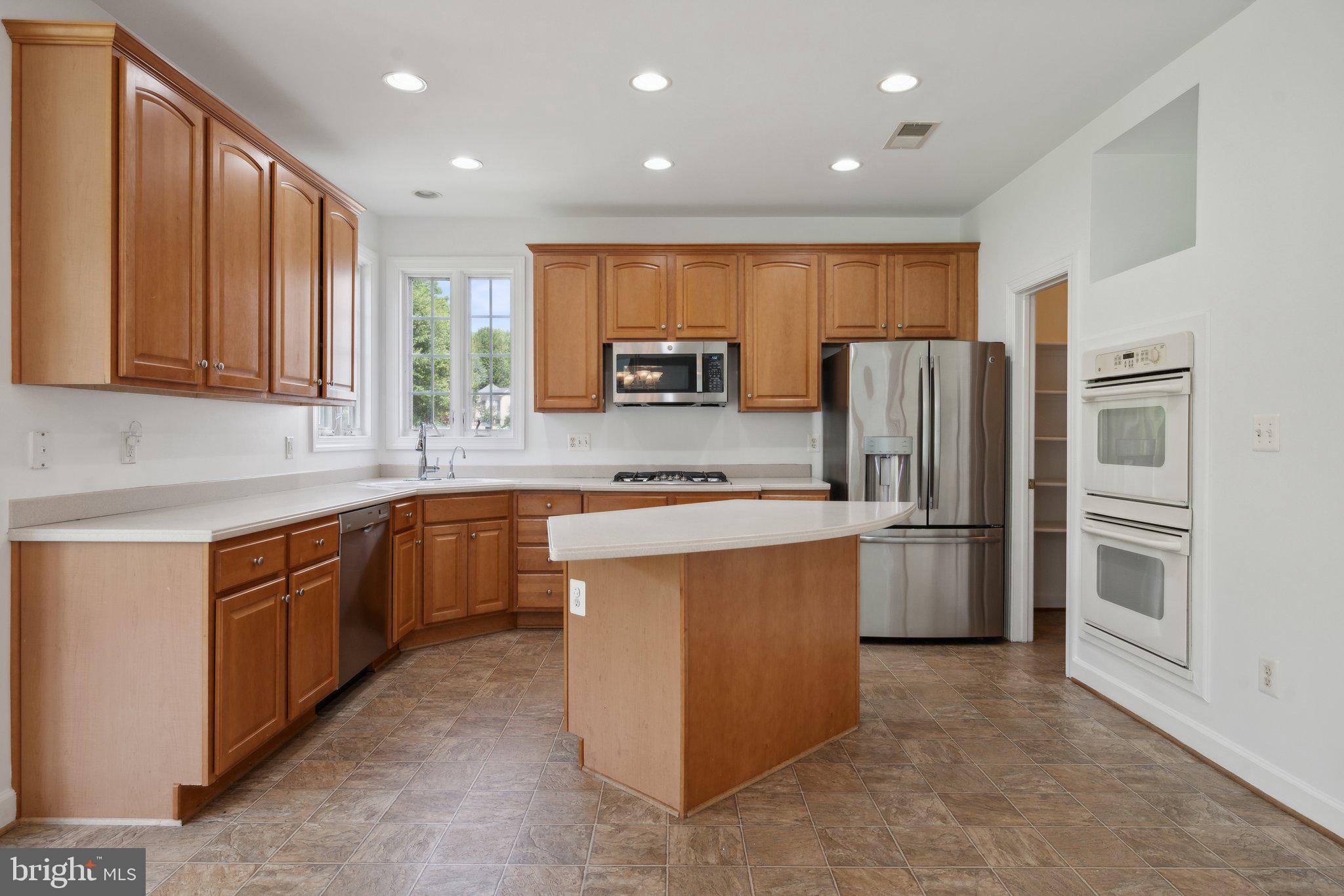 720 Pearson Point Annapolis, MD 21401 - Photo 8 of 42 Gallery Image 8