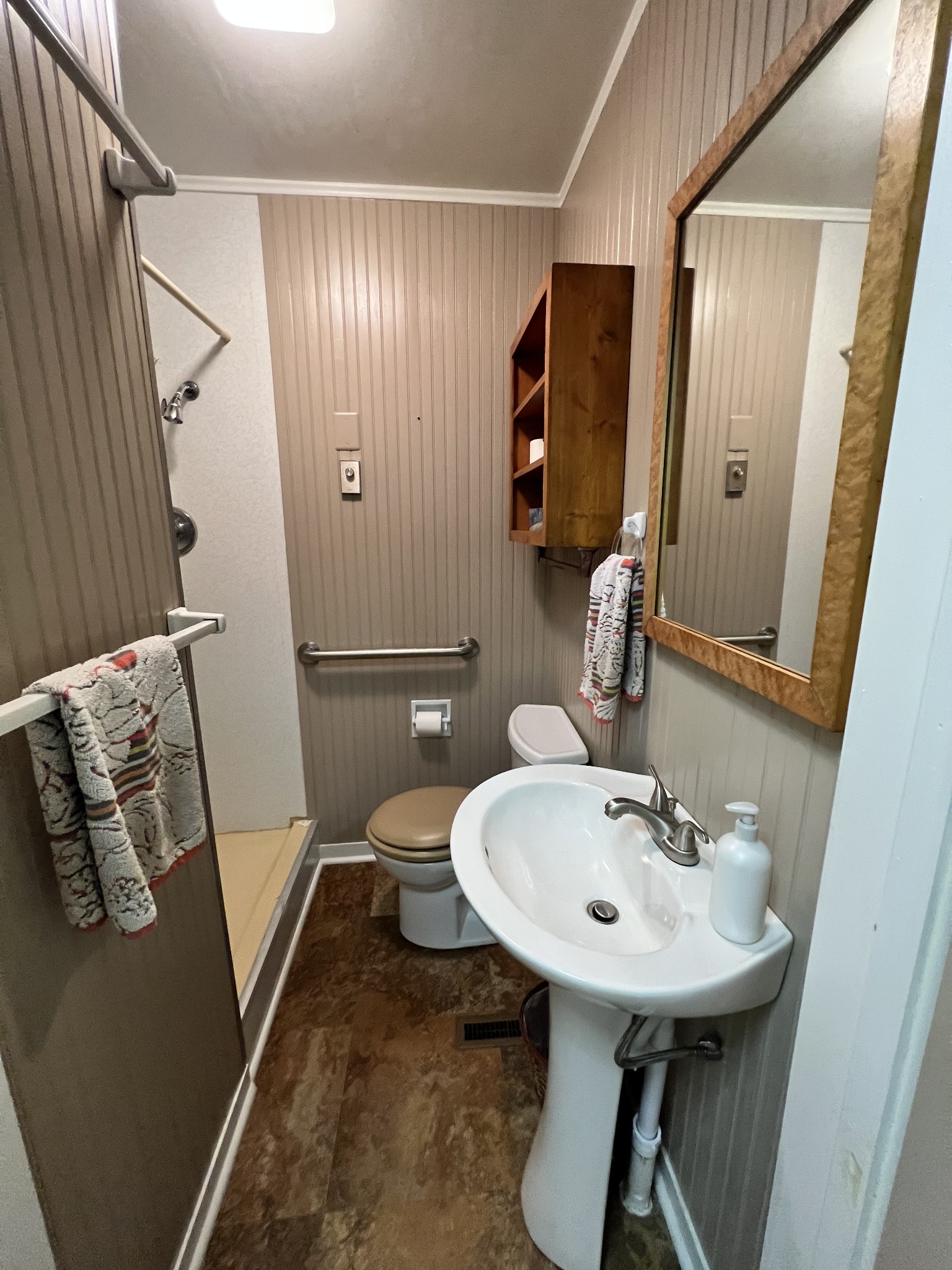 499 Willow Oak Road Manchester, TN 37355 - Photo 15 of 26 a bathroom with a sink a mirror a toilet and vanity