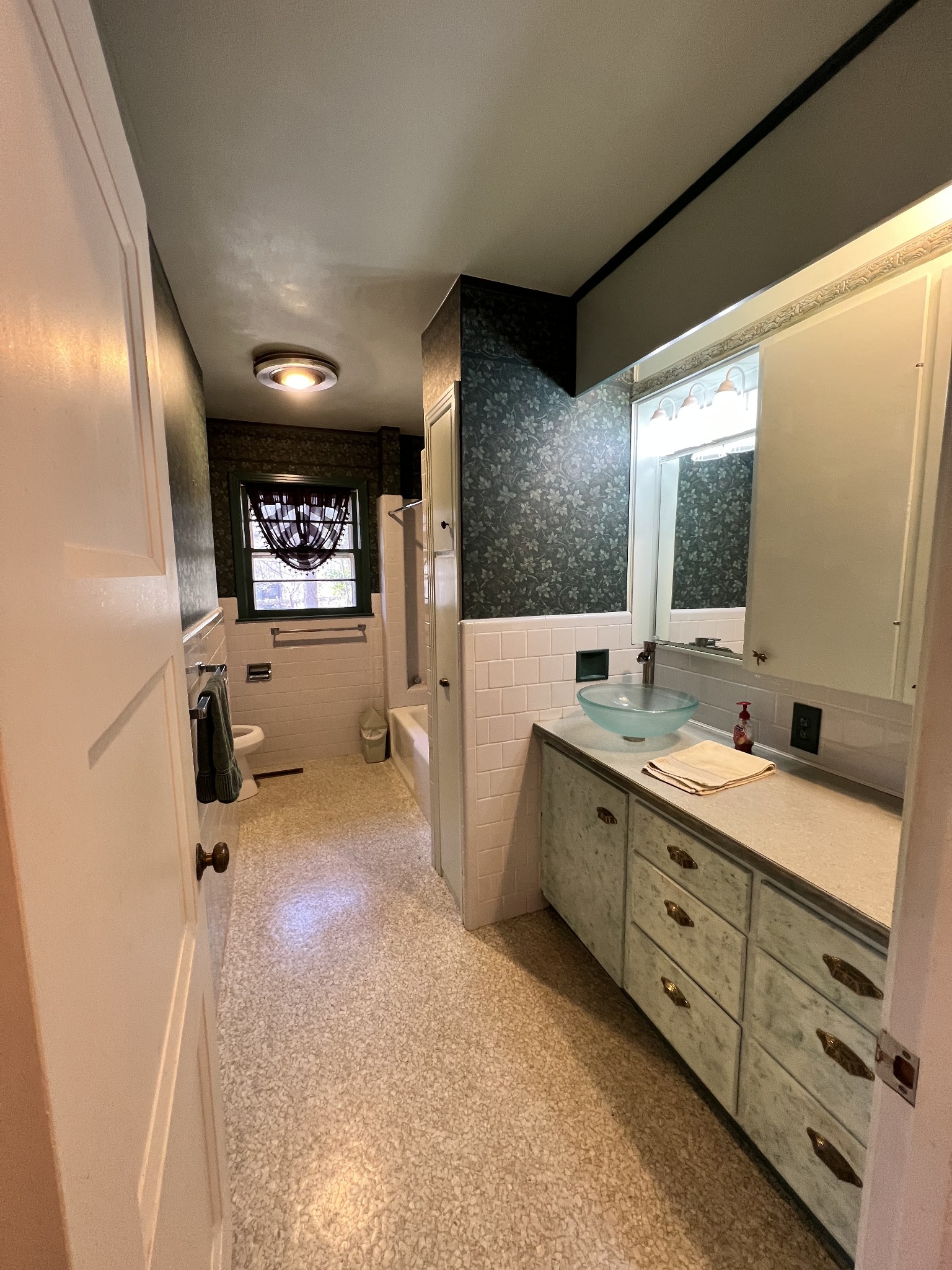 499 Willow Oak Road Manchester, TN 37355 - Photo 18 of 26 a bathroom with a double vanity sink and mirror