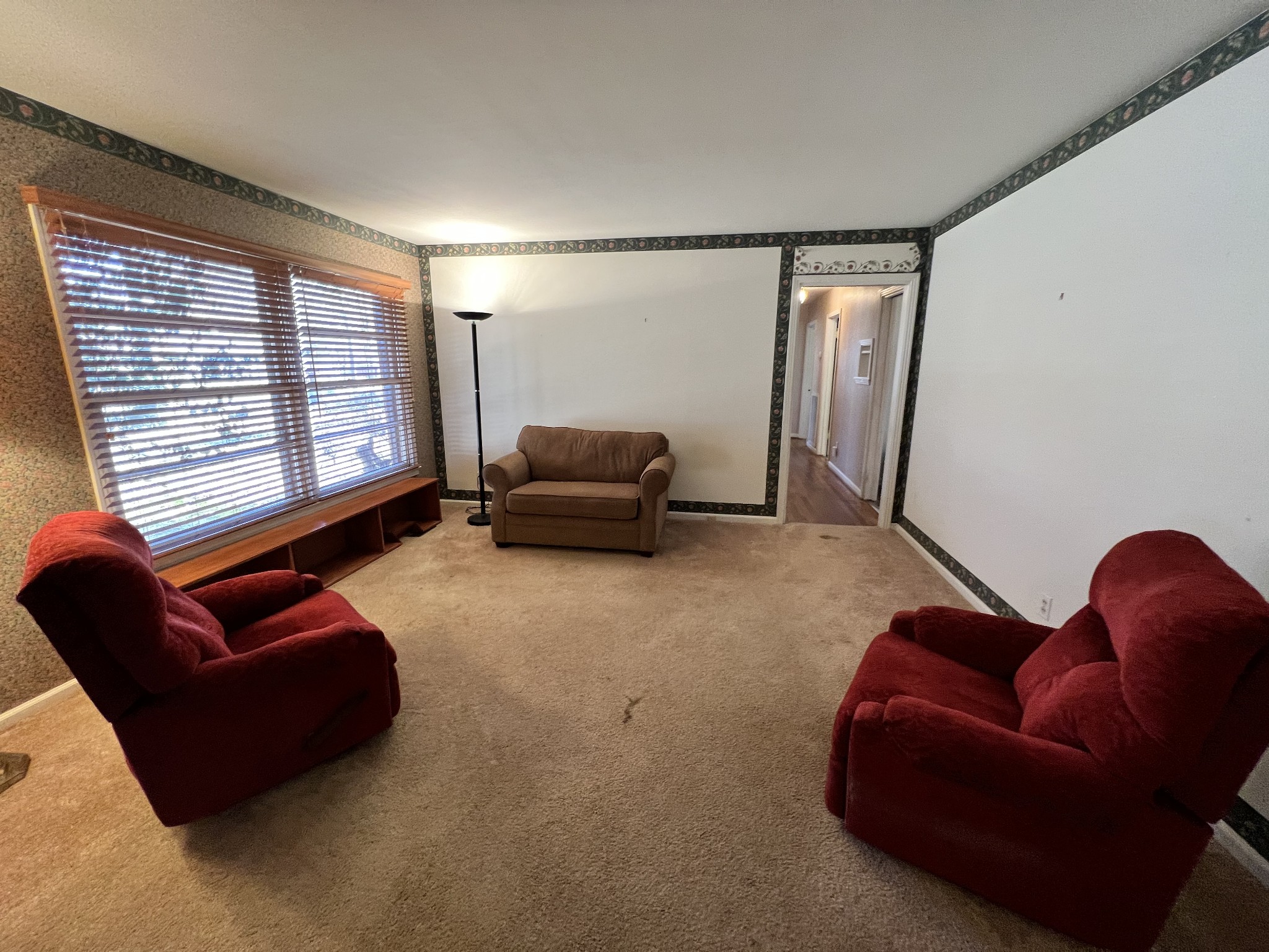 499 Willow Oak Road Manchester, TN 37355 - Photo 2 of 26 a living room with furniture and a window